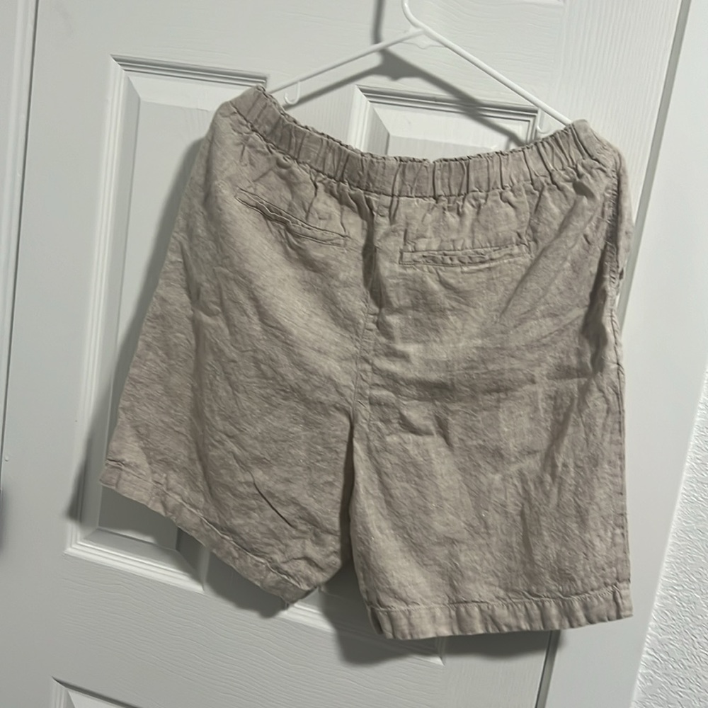 Chicos linen pulling shorts, size 1.5 fit like L